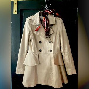 Madison Jules trench coat size med